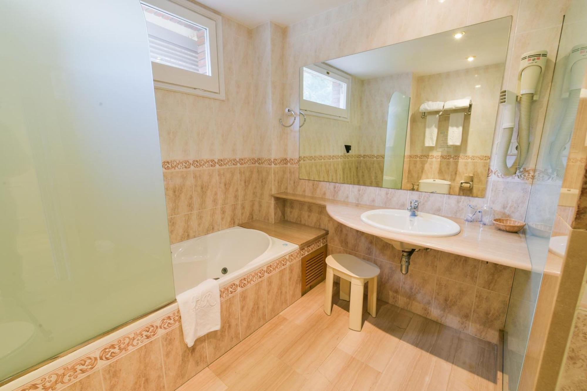 La Pobla de Claramunt Hotel Robert מראה חיצוני תמונה