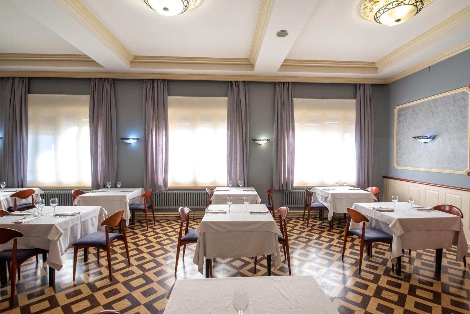 La Pobla de Claramunt Hotel Robert מראה חיצוני תמונה
