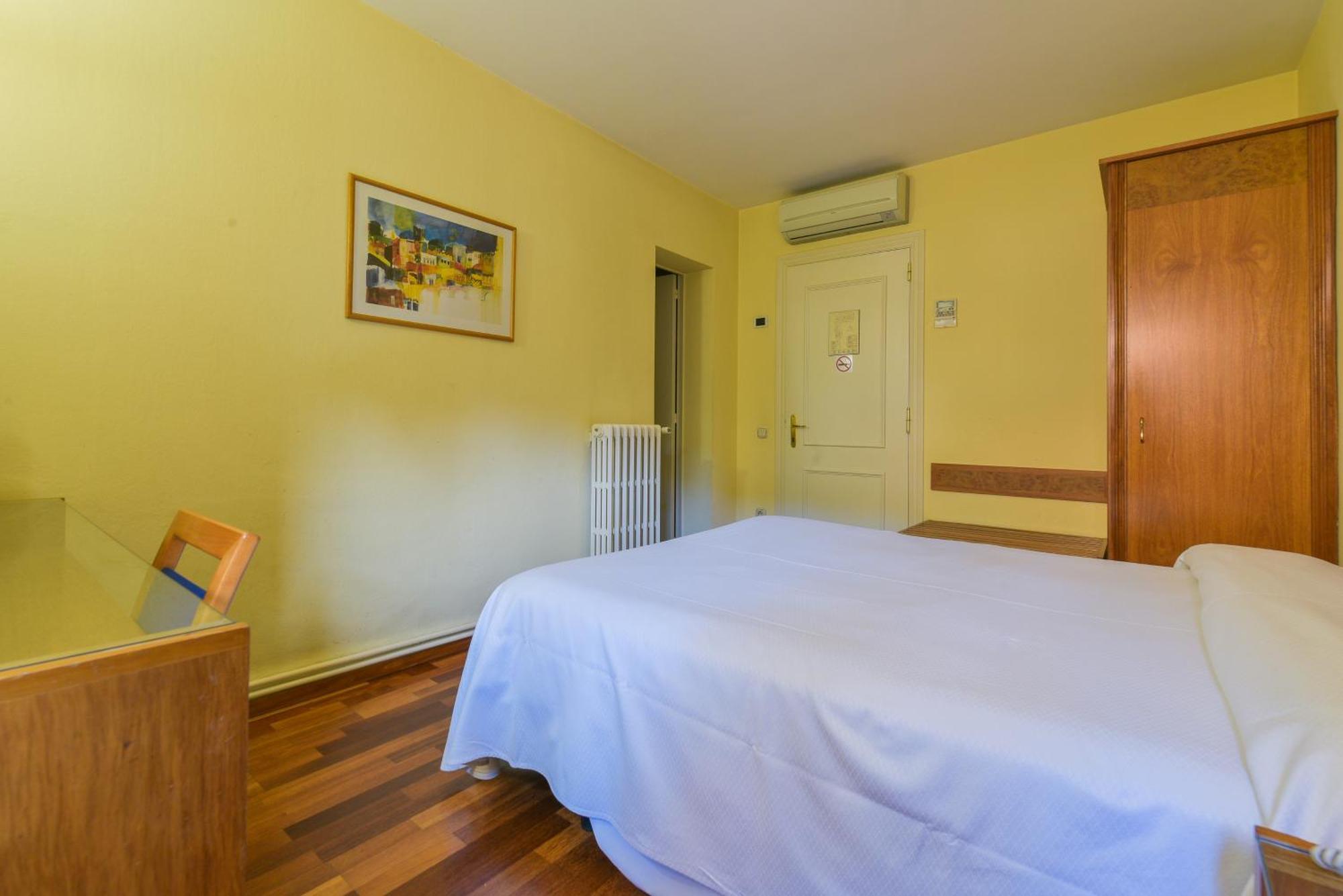 La Pobla de Claramunt Hotel Robert מראה חיצוני תמונה